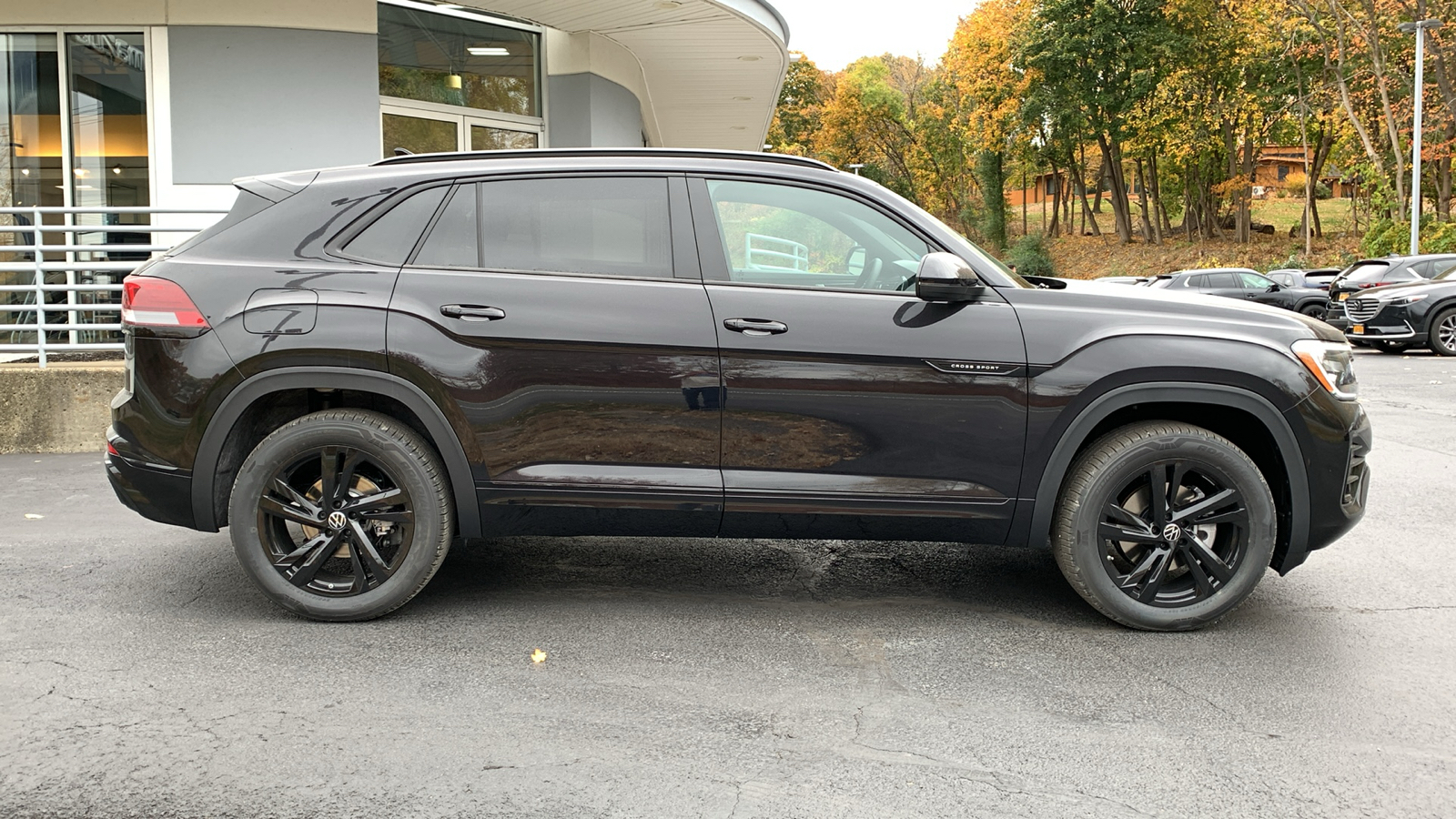 2025 Volkswagen Atlas Cross Sport 2.0T SEL R-Line 4