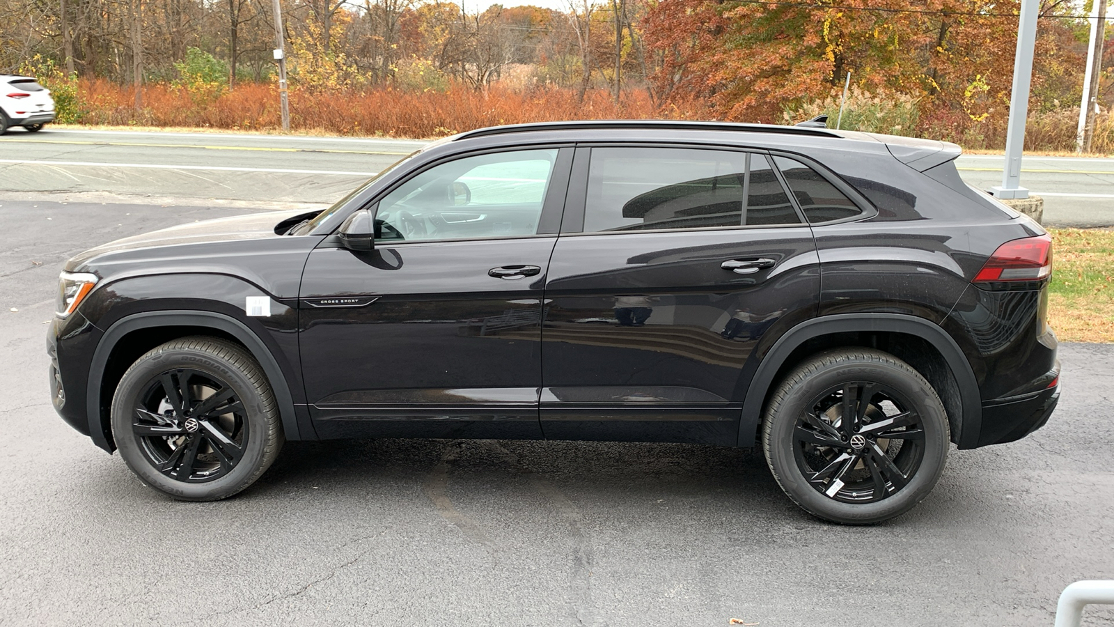 2025 Volkswagen Atlas Cross Sport 2.0T SEL R-Line 8