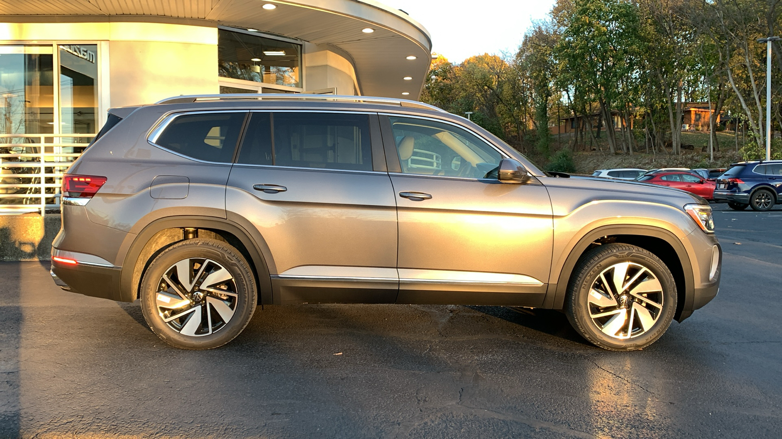 2025 Volkswagen Atlas 2.0T SEL 4