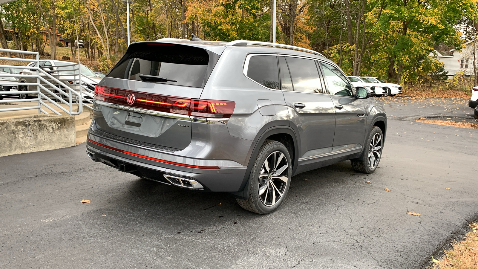 2025 Volkswagen Atlas 2.0T SEL Premium R-Line 5