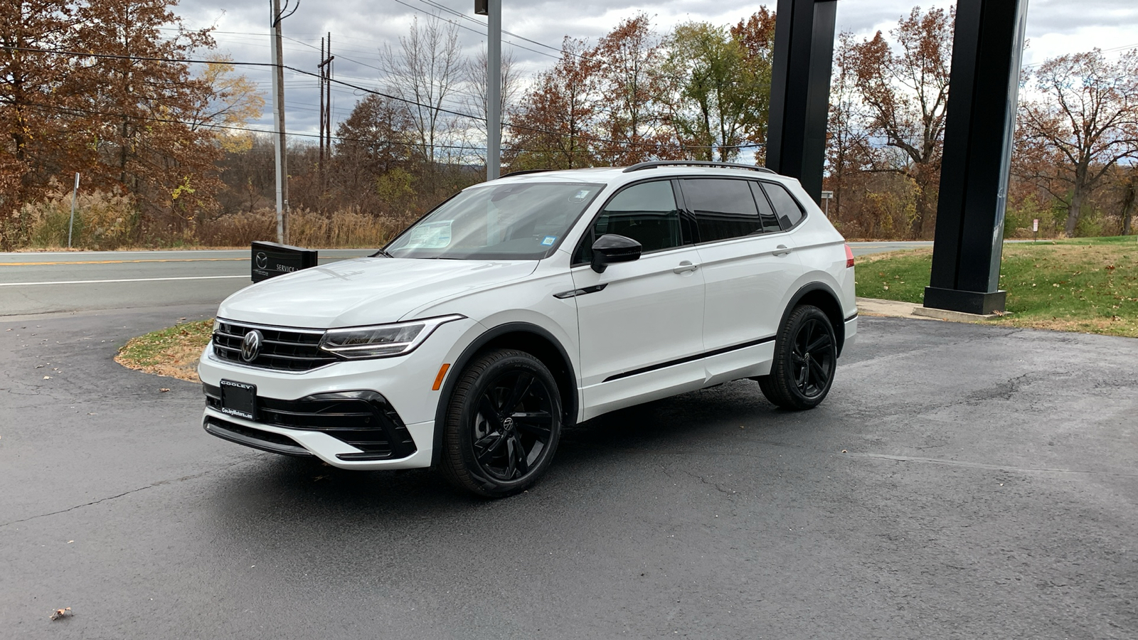 2024 Volkswagen Tiguan 2.0T SE R-Line Black 1