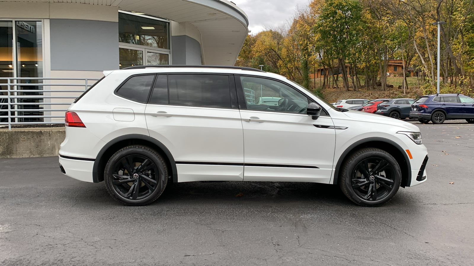 2024 Volkswagen Tiguan 2.0T SE R-Line Black 4