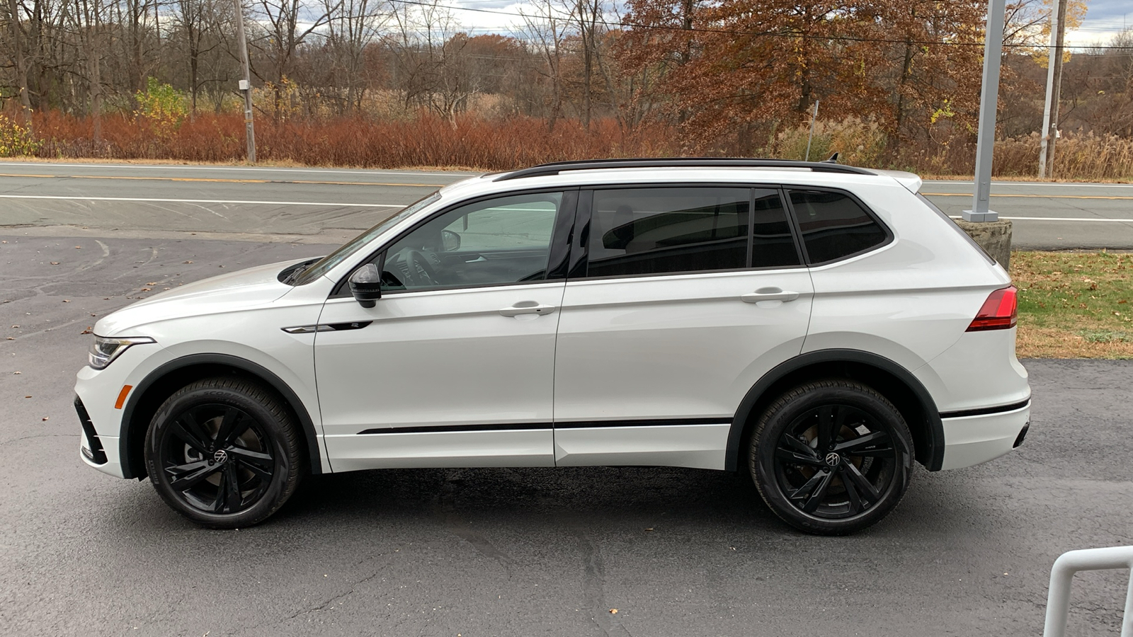 2024 Volkswagen Tiguan 2.0T SE R-Line Black 8