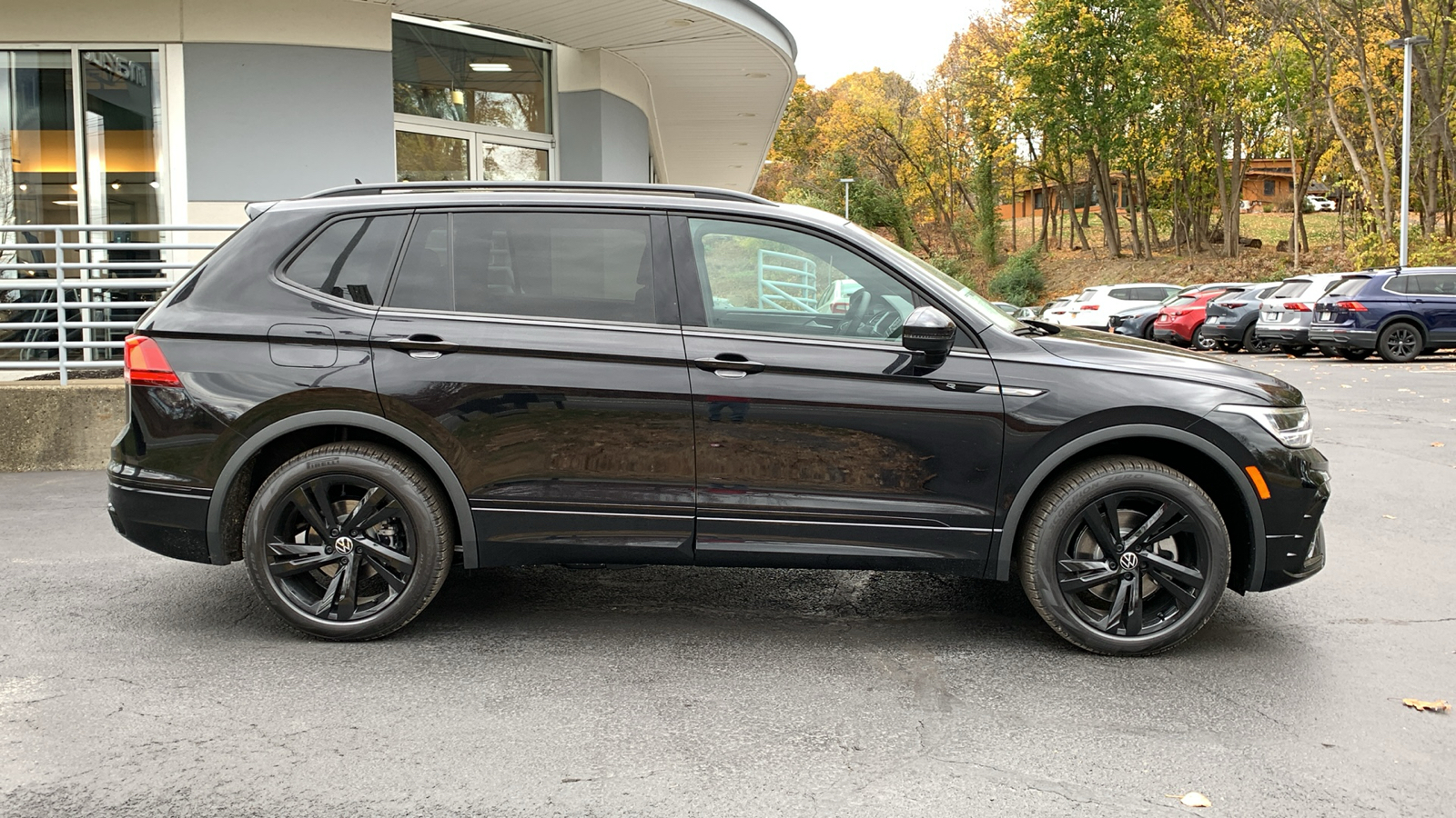 2024 Volkswagen Tiguan 2.0T SE R-Line Black 4