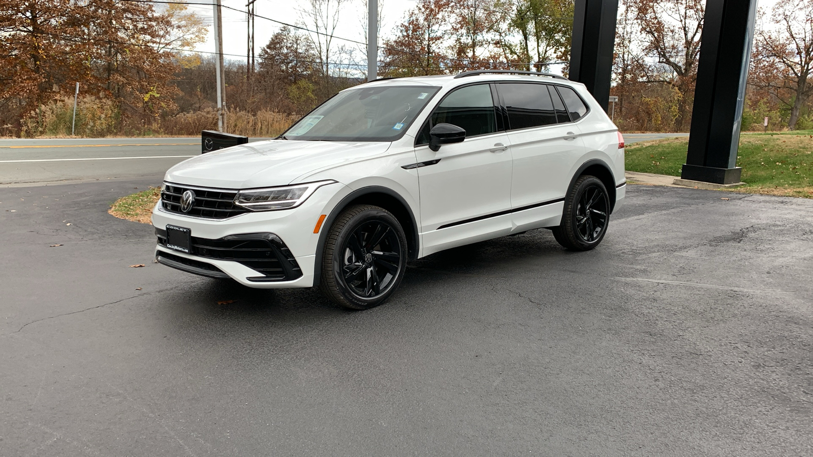 2024 Volkswagen Tiguan 2.0T SE R-Line Black 1