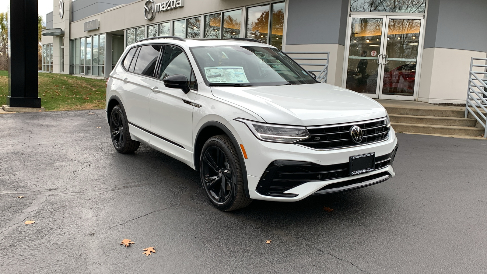 2024 Volkswagen Tiguan 2.0T SE R-Line Black 3