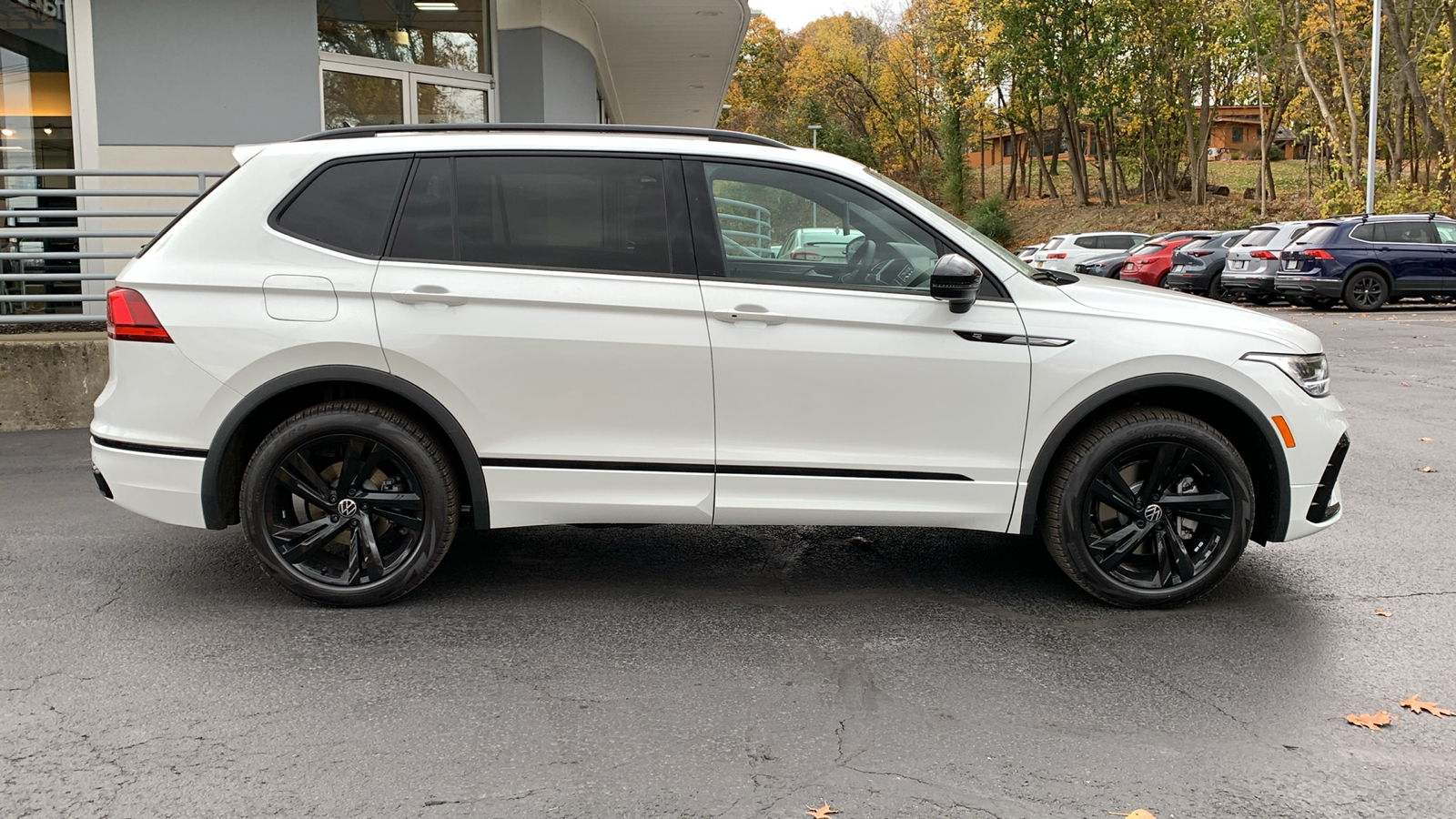 2024 Volkswagen Tiguan 2.0T SE R-Line Black 4