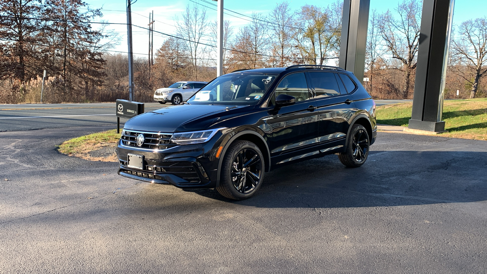 2024 Volkswagen Tiguan 2.0T SE R-Line Black 1