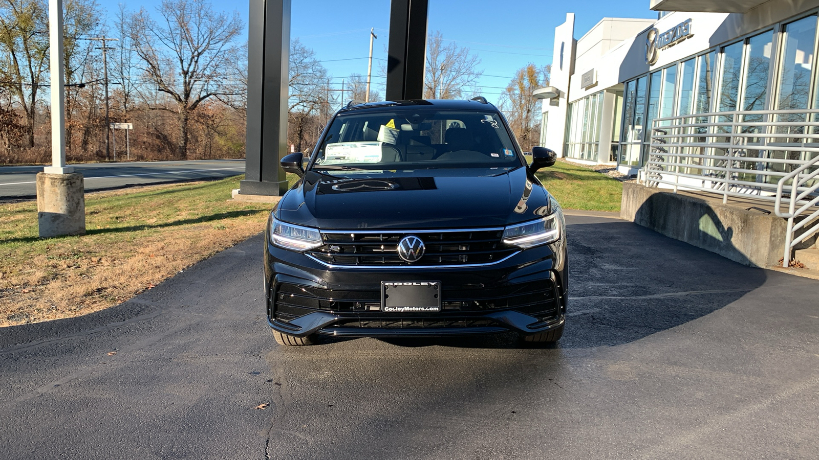 2024 Volkswagen Tiguan 2.0T SE R-Line Black 2