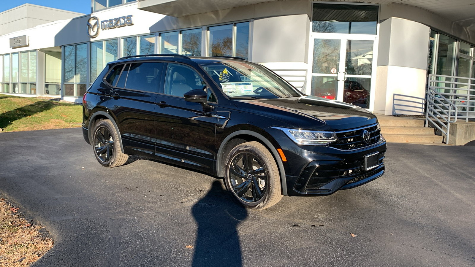 2024 Volkswagen Tiguan 2.0T SE R-Line Black 3