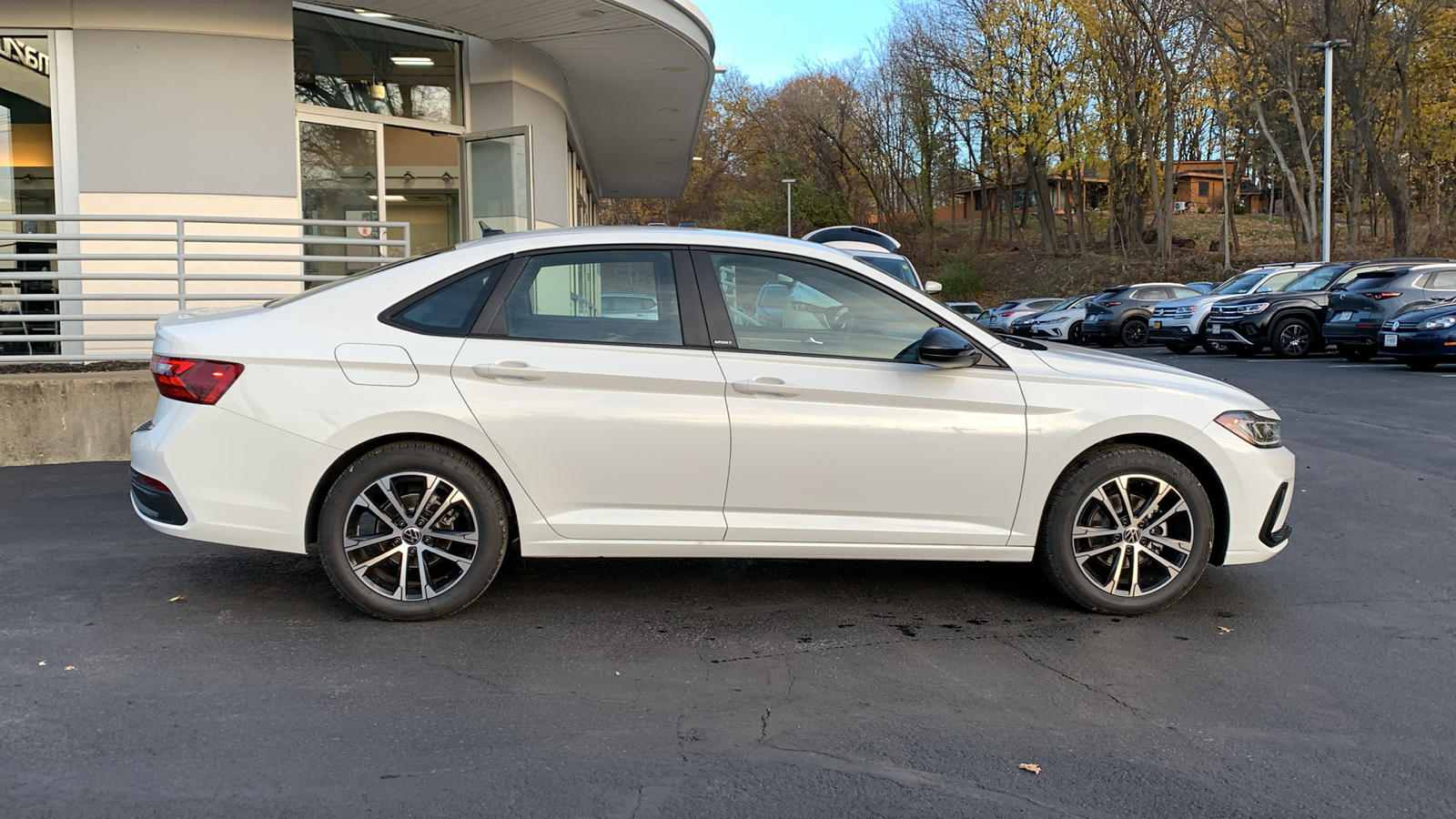 2025 Volkswagen Jetta 1.5T Sport 4