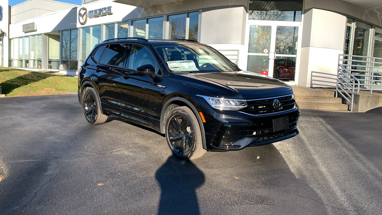 2024 Volkswagen Tiguan 2.0T SE R-Line Black 3