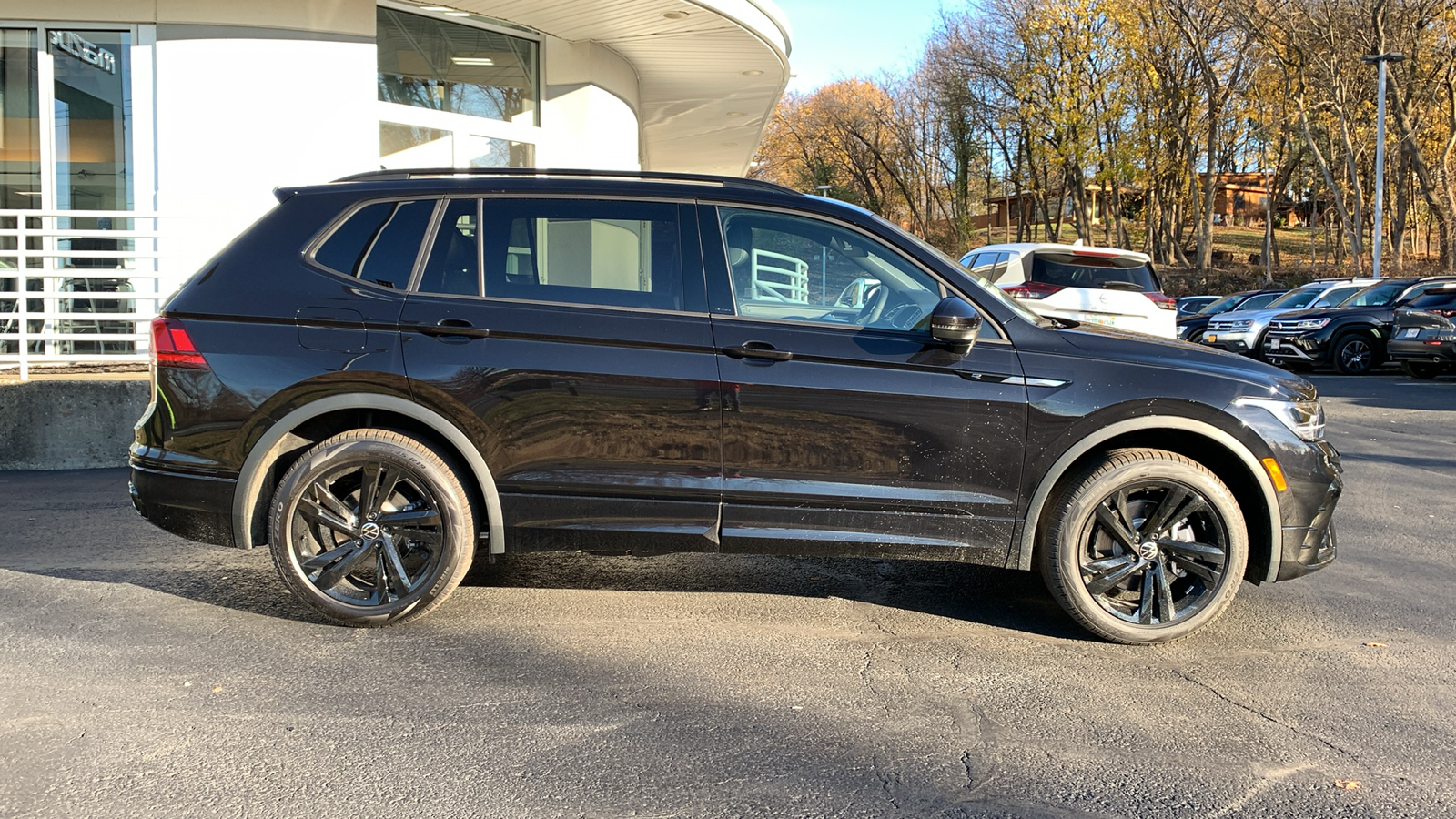 2024 Volkswagen Tiguan 2.0T SE R-Line Black 4