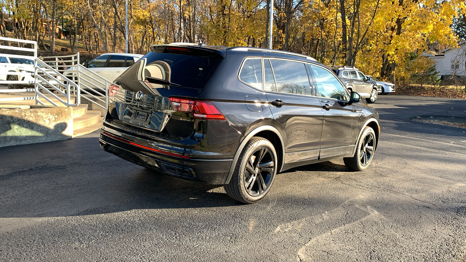 2024 Volkswagen Tiguan 2.0T SE R-Line Black 5