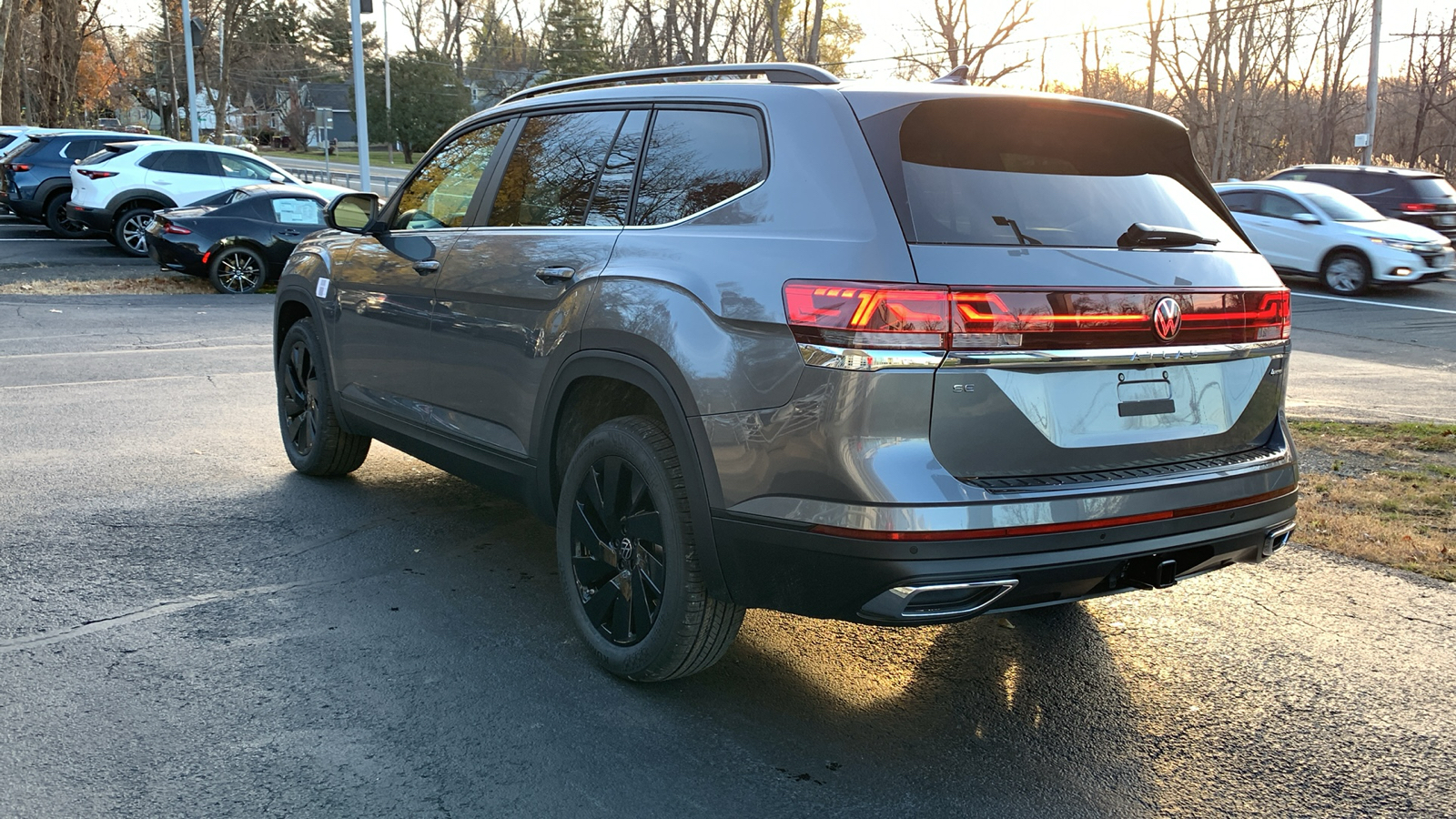 2024 Volkswagen Atlas 2.0T SE w/Technology 7