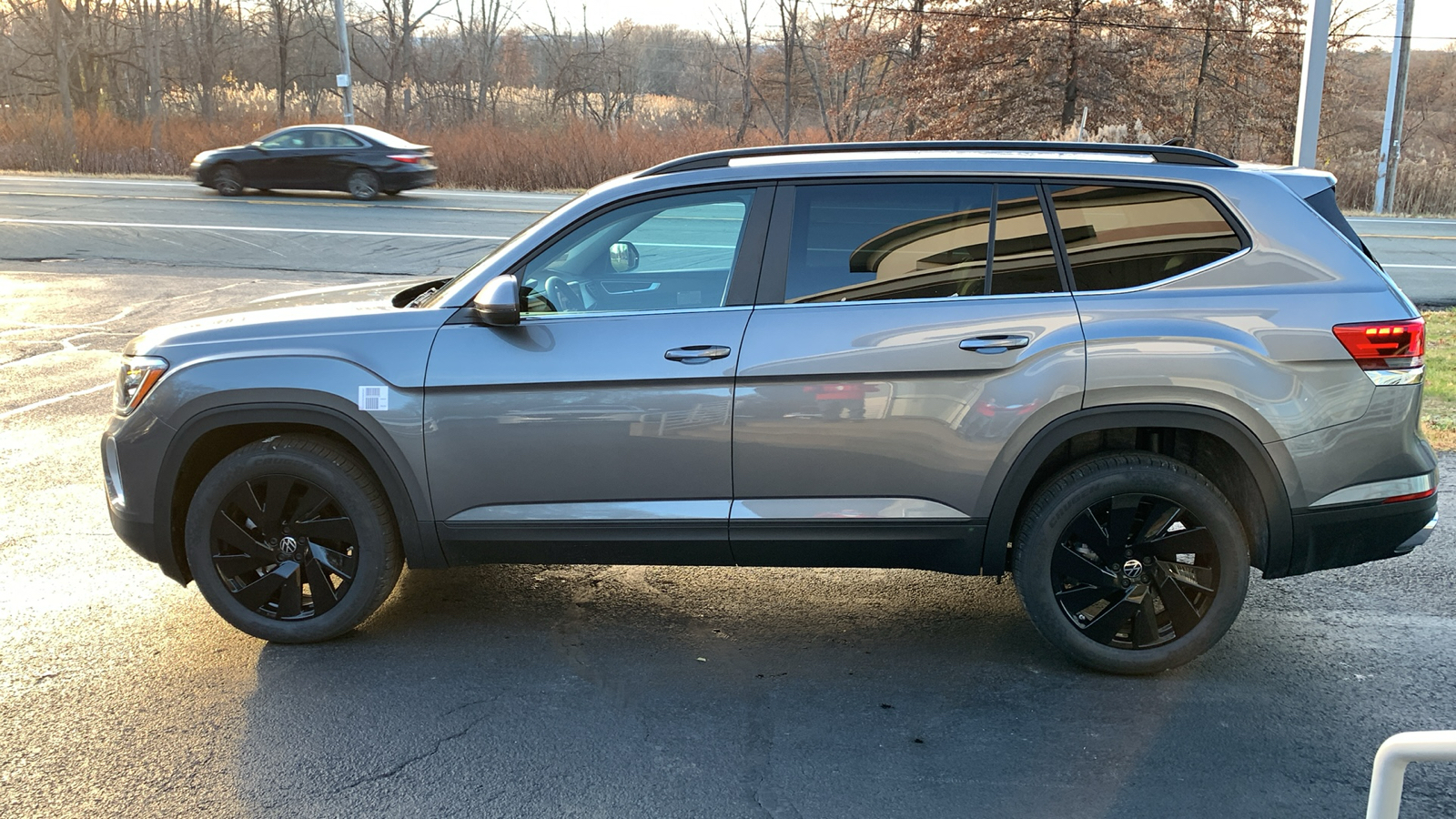 2024 Volkswagen Atlas 2.0T SE w/Technology 8