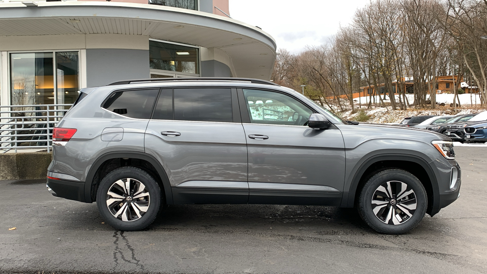 2025 Volkswagen Atlas 2.0T SE 4