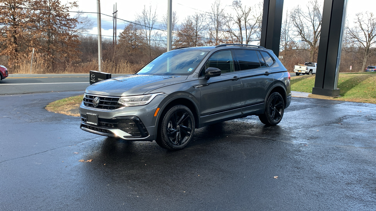 2024 Volkswagen Tiguan 2.0T SE R-Line Black 1