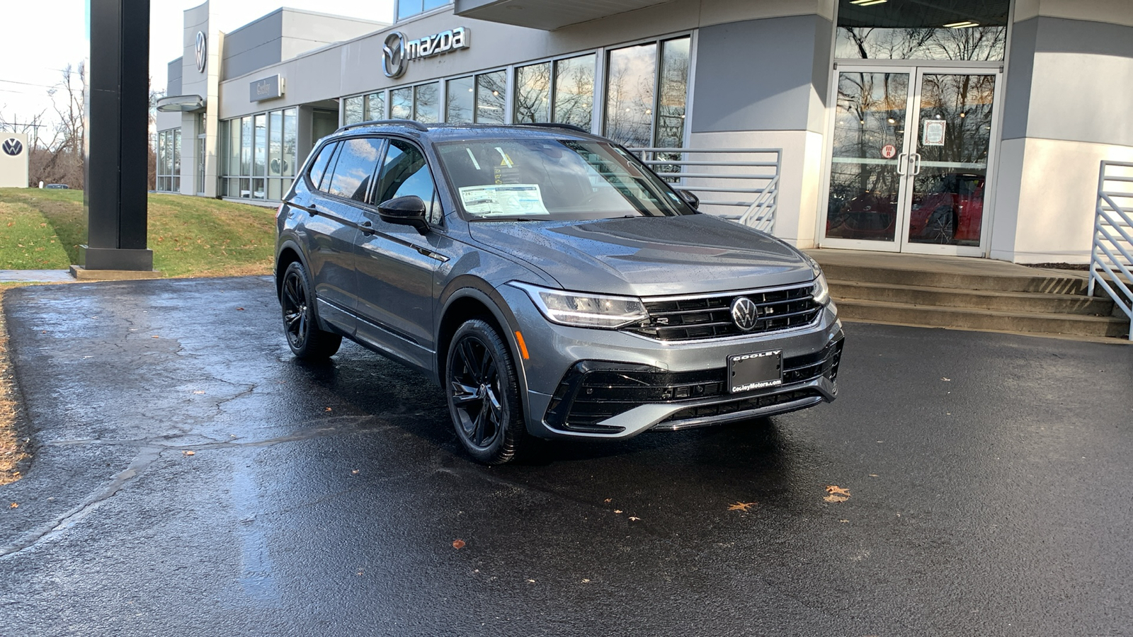 2024 Volkswagen Tiguan 2.0T SE R-Line Black 3