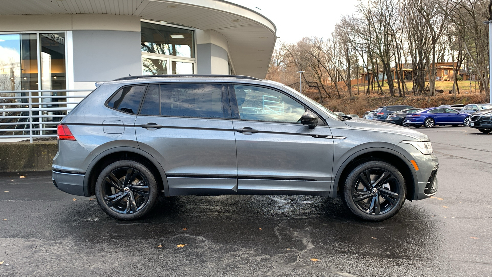 2024 Volkswagen Tiguan 2.0T SE R-Line Black 4