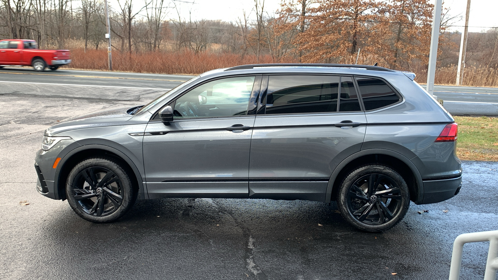 2024 Volkswagen Tiguan 2.0T SE R-Line Black 8