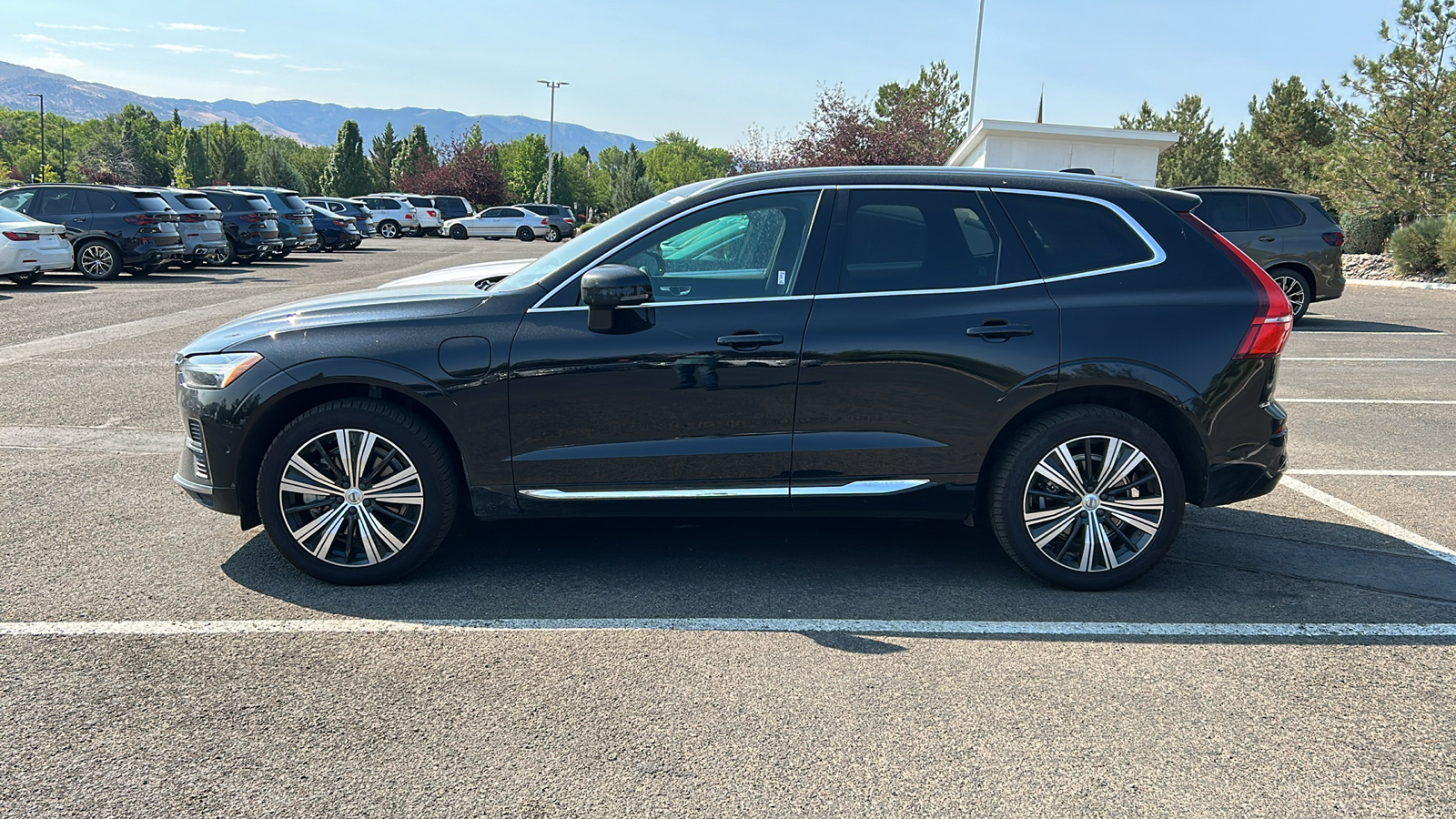 2022 Volvo XC60 Recharge Plug-In Hybrid Inscription 2