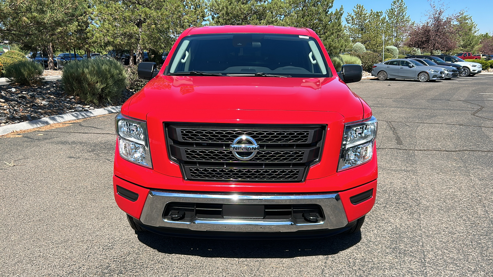 2022 Nissan Titan SV 3