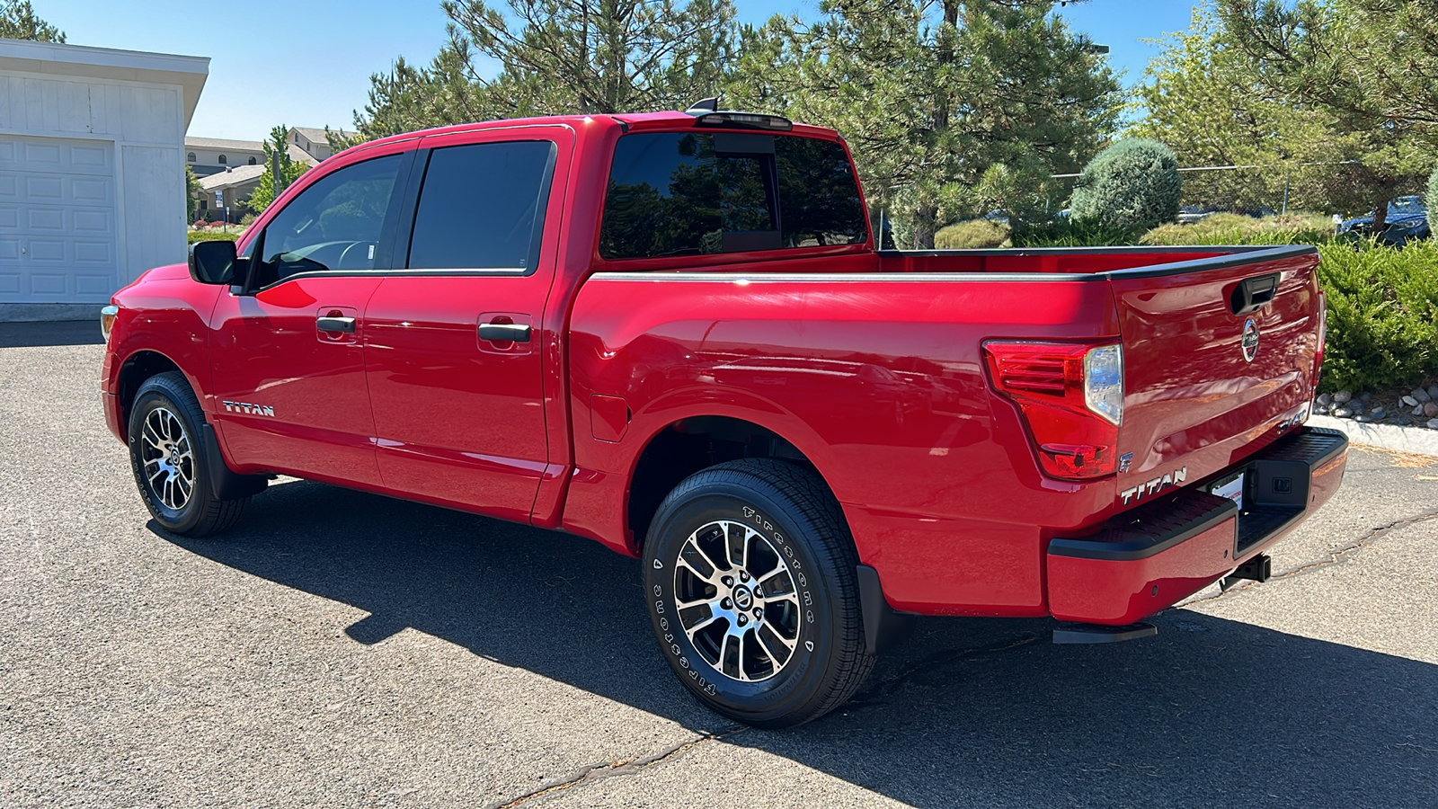 2022 Nissan Titan SV 9