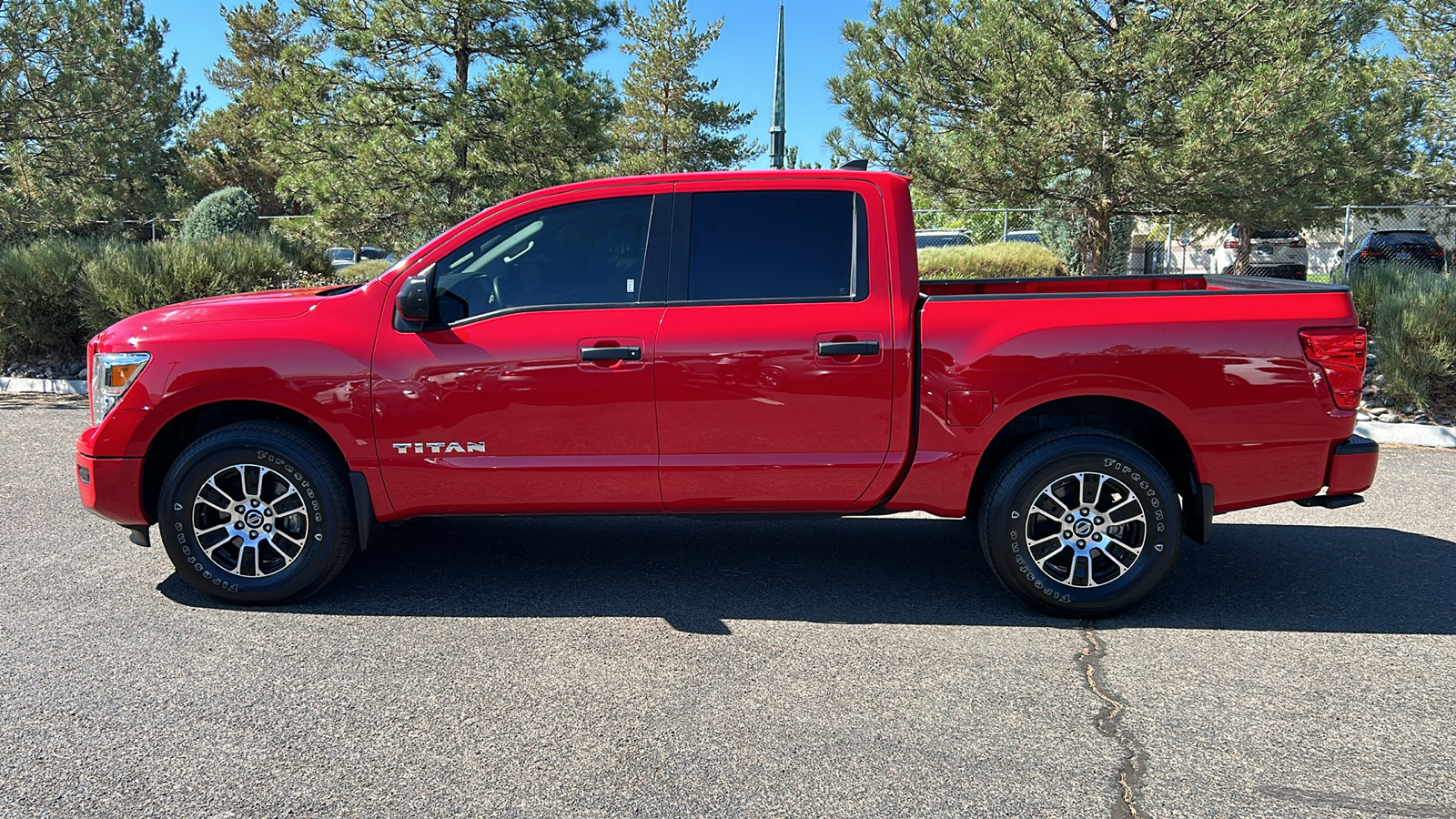 2022 Nissan Titan SV 10