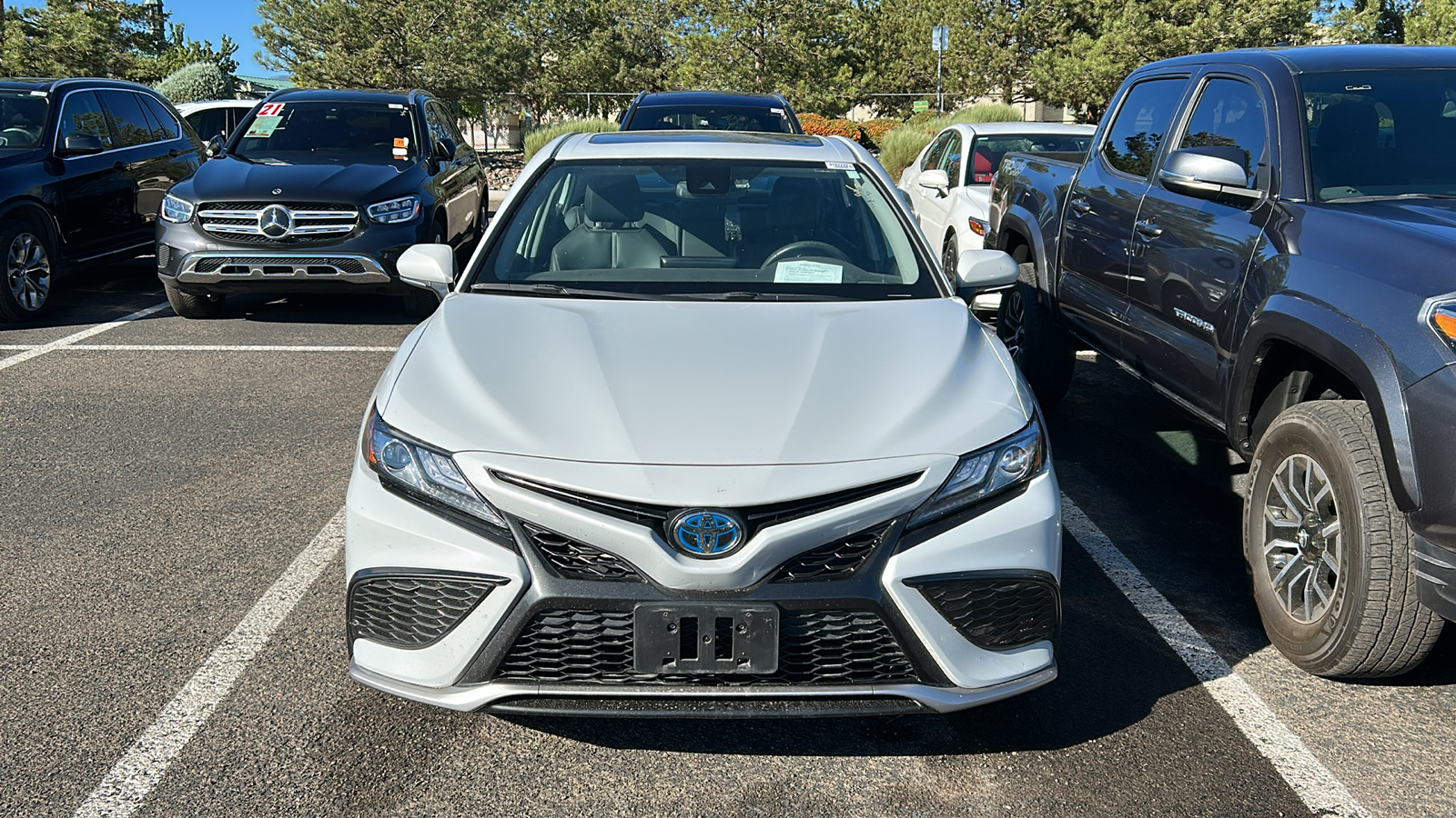 2022 Toyota Camry Hybrid XSE 2