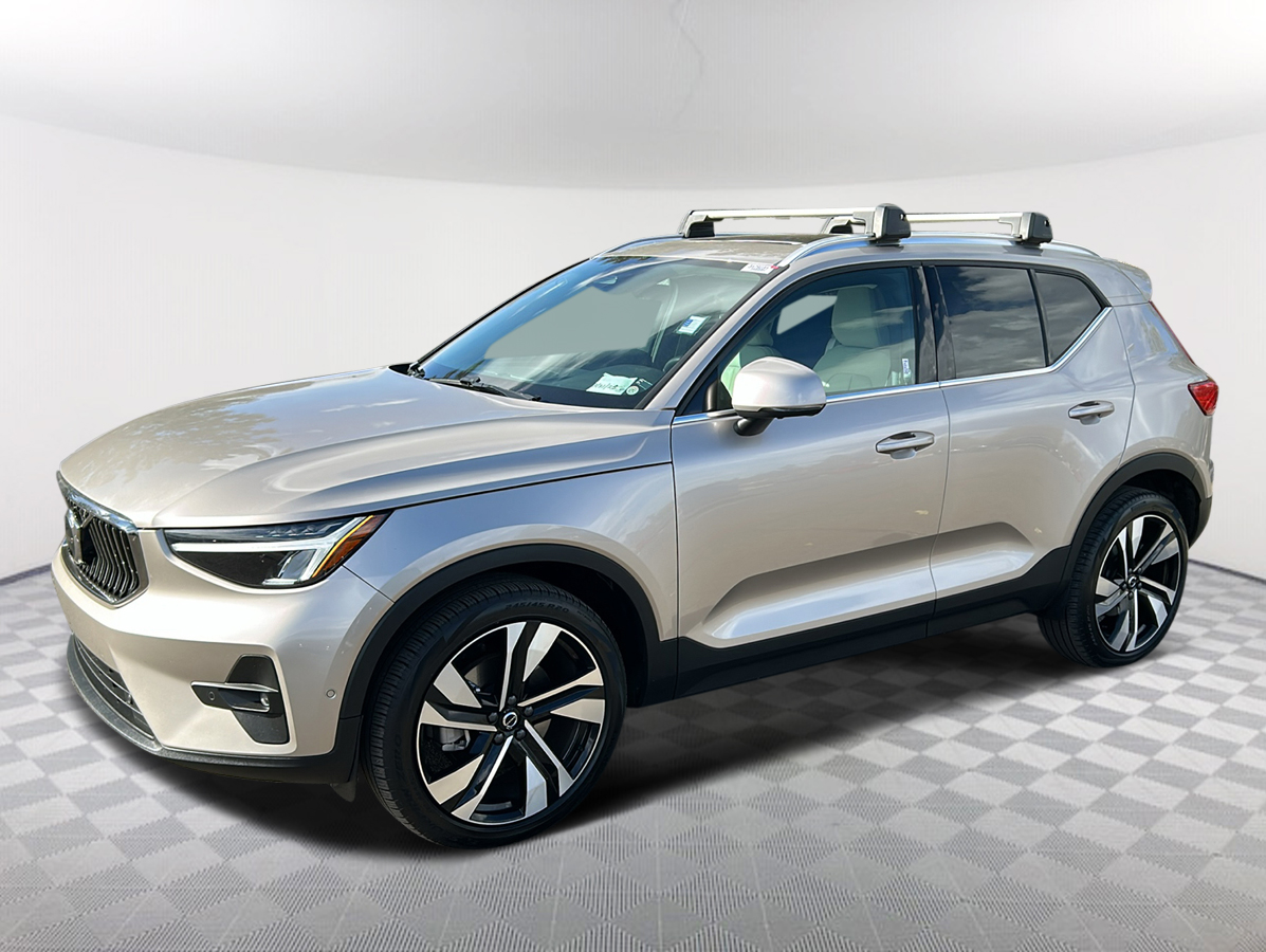 2023 Volvo XC40 Plus Bright Theme 1