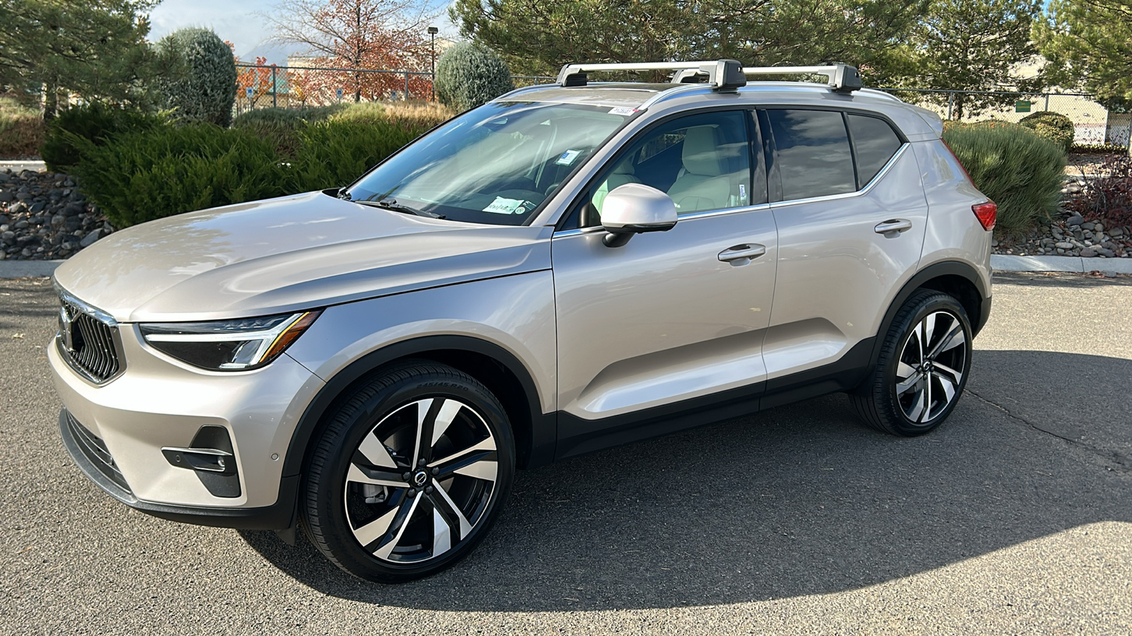 2023 Volvo XC40 Plus Bright Theme 2