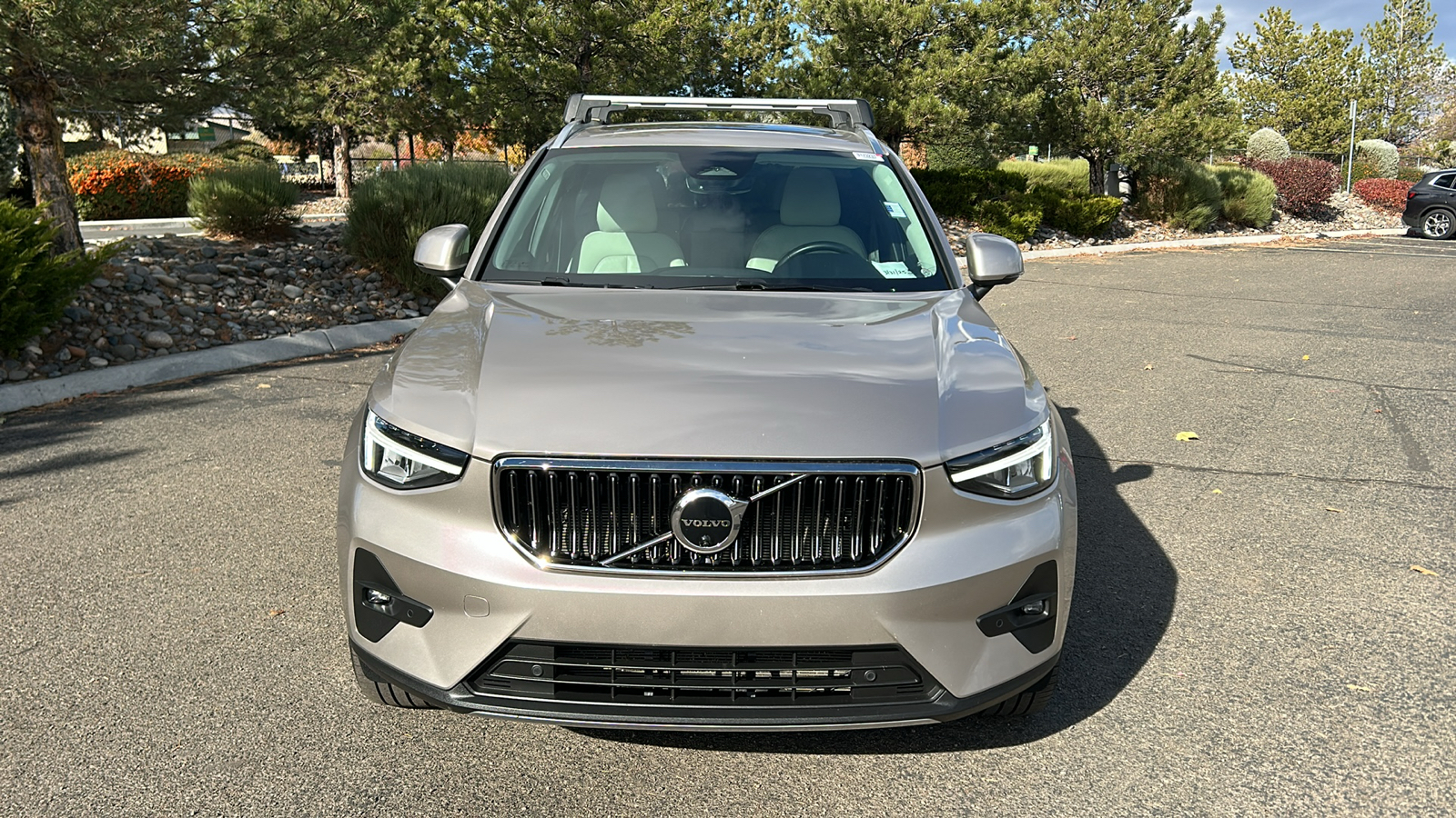 2023 Volvo XC40 Plus Bright Theme 3