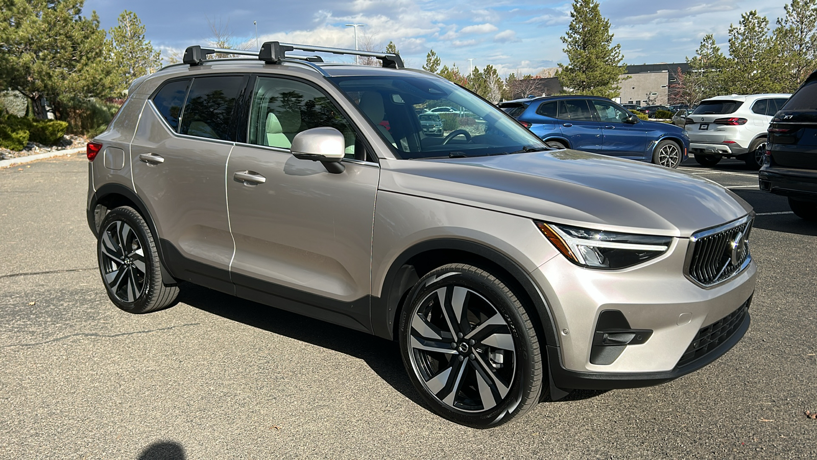 2023 Volvo XC40 Plus Bright Theme 4