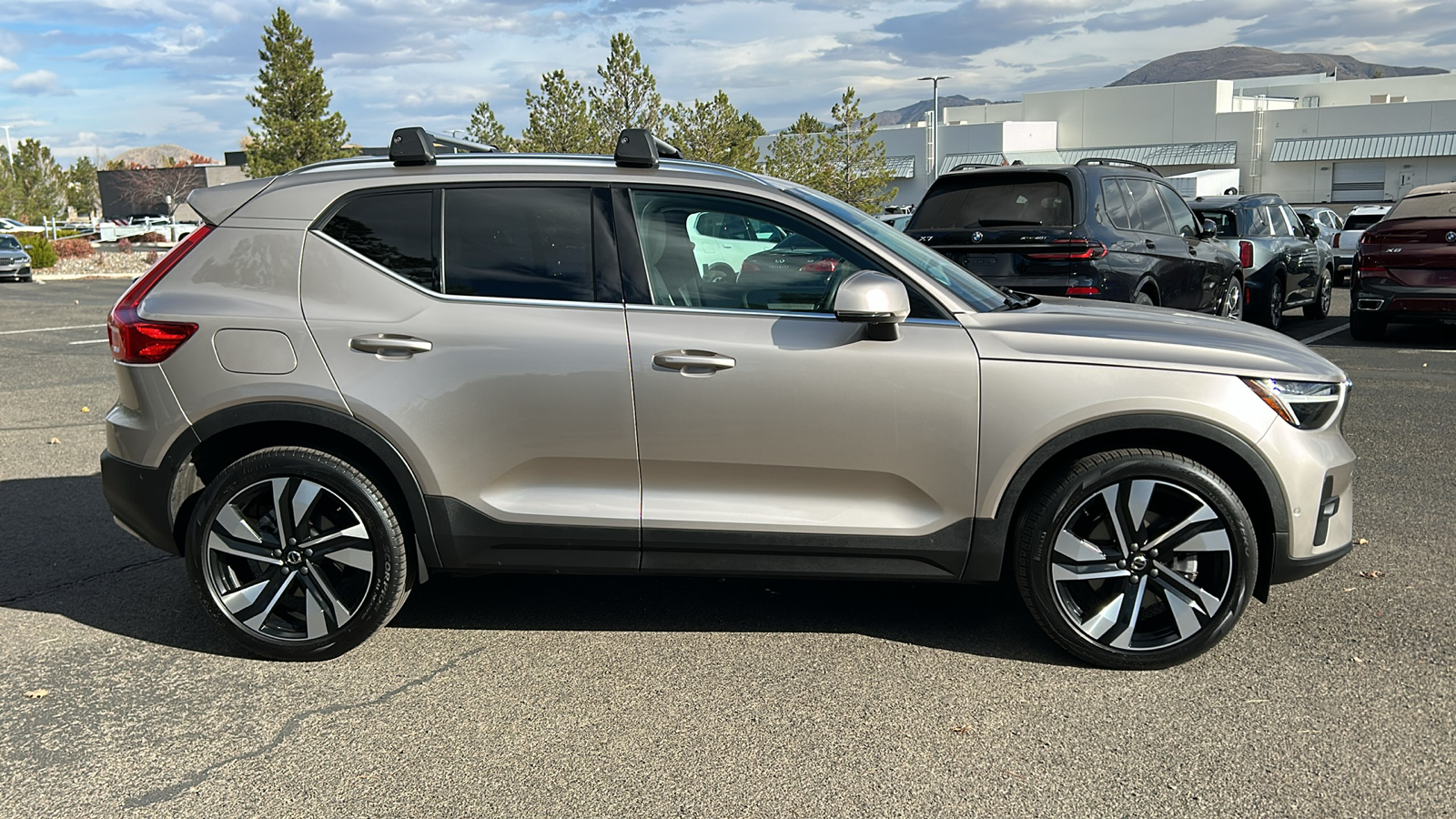 2023 Volvo XC40 Plus Bright Theme 5