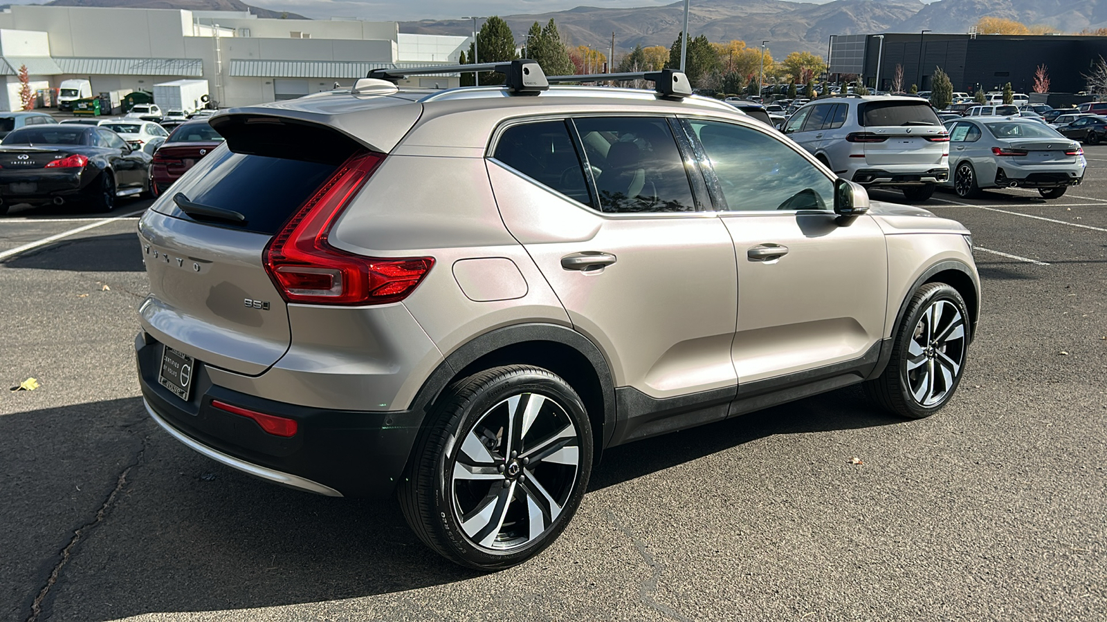 2023 Volvo XC40 Plus Bright Theme 6