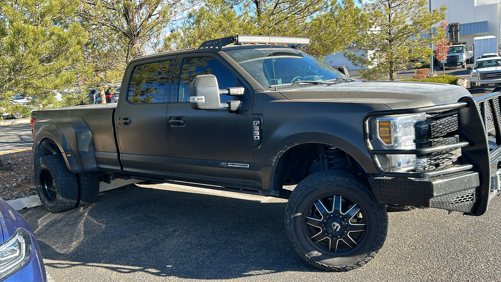 2019 Ford Super Duty F-350 DRW LARIAT 3