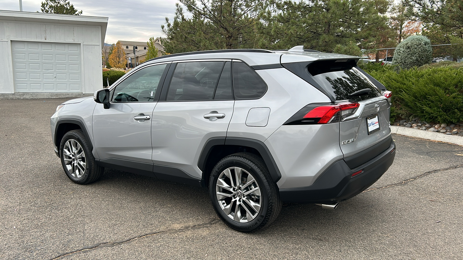 2023 Toyota RAV4 XLE Premium 9