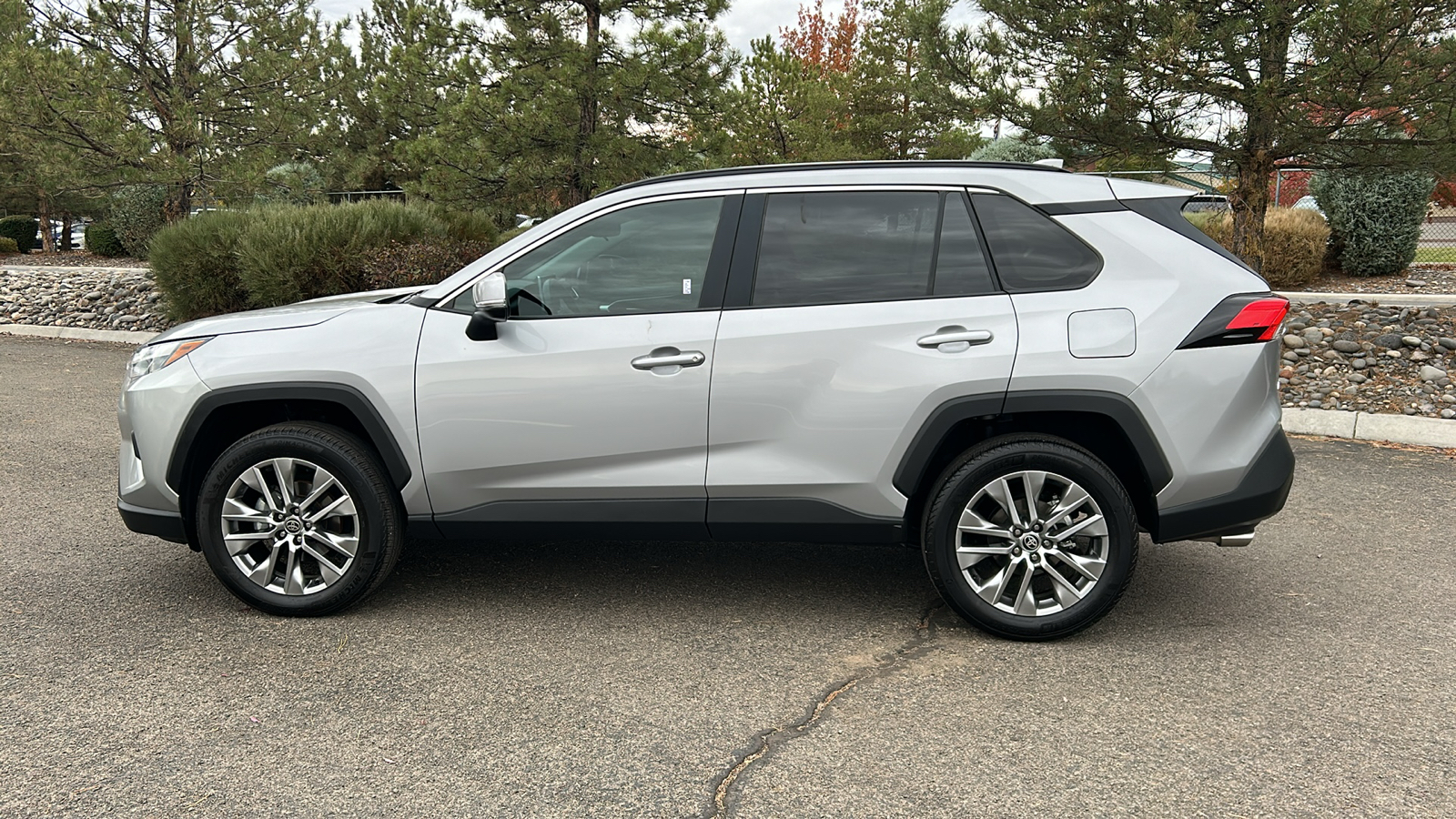 2023 Toyota RAV4 XLE Premium 10