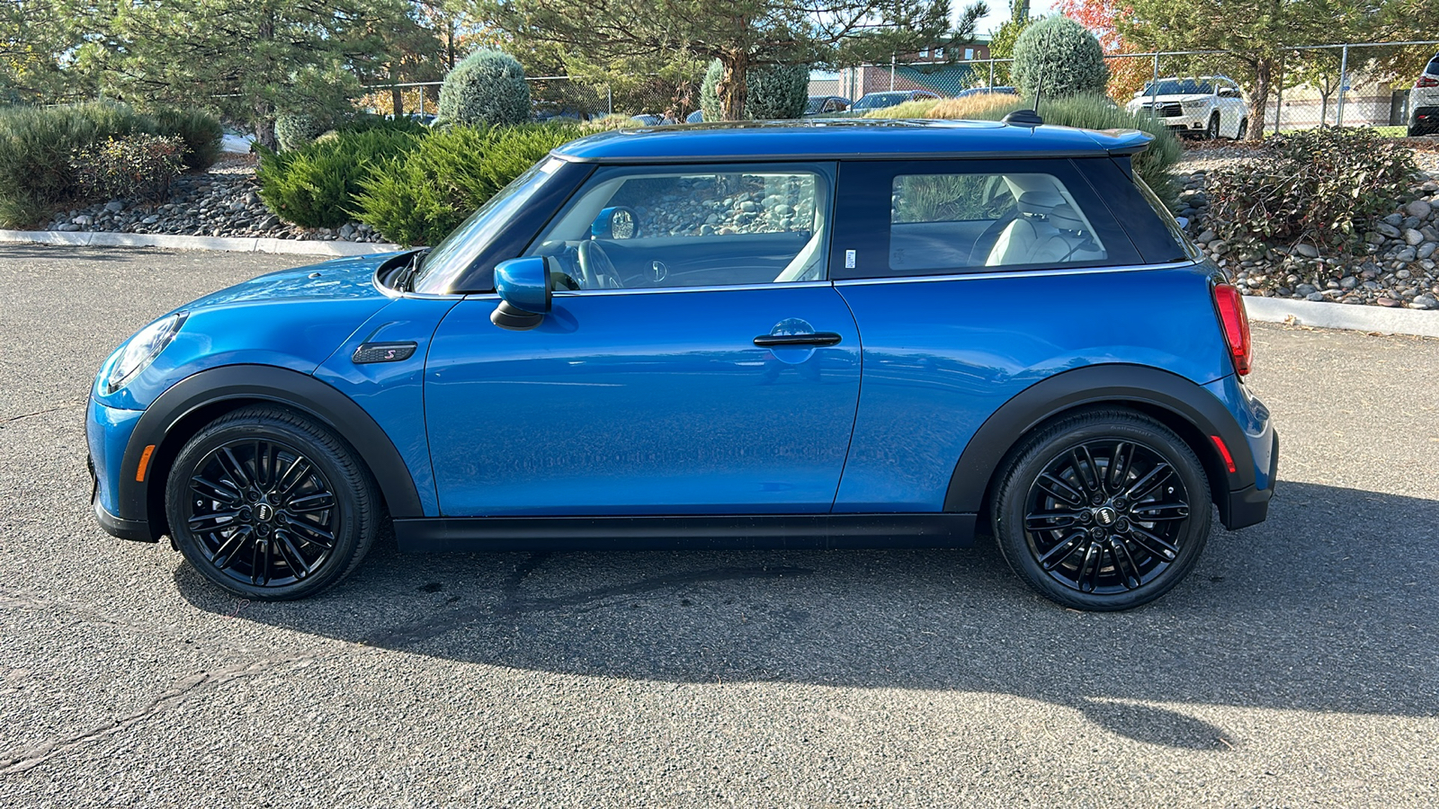 2022 MINI Hardtop 2 Door Cooper S 10