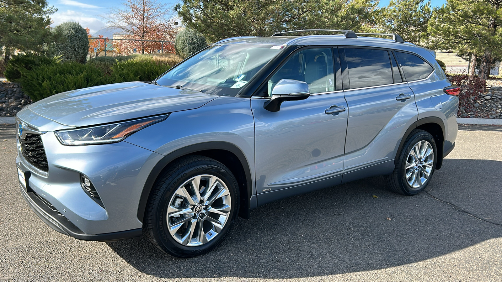 2023 Toyota Highlander Hybrid Limited 2