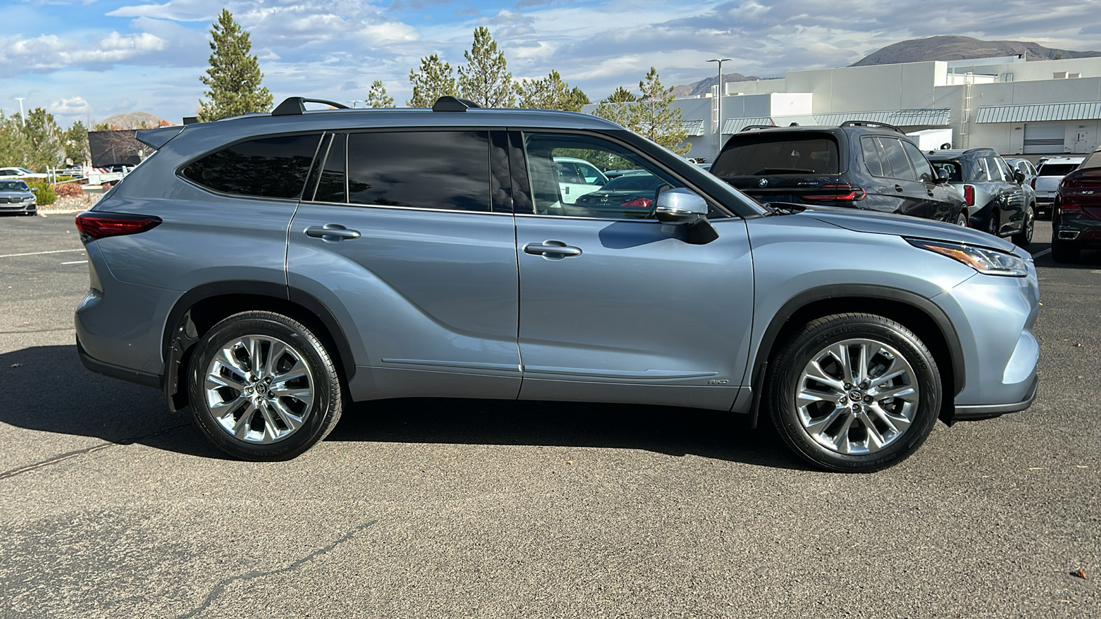 2023 Toyota Highlander Hybrid Limited 5