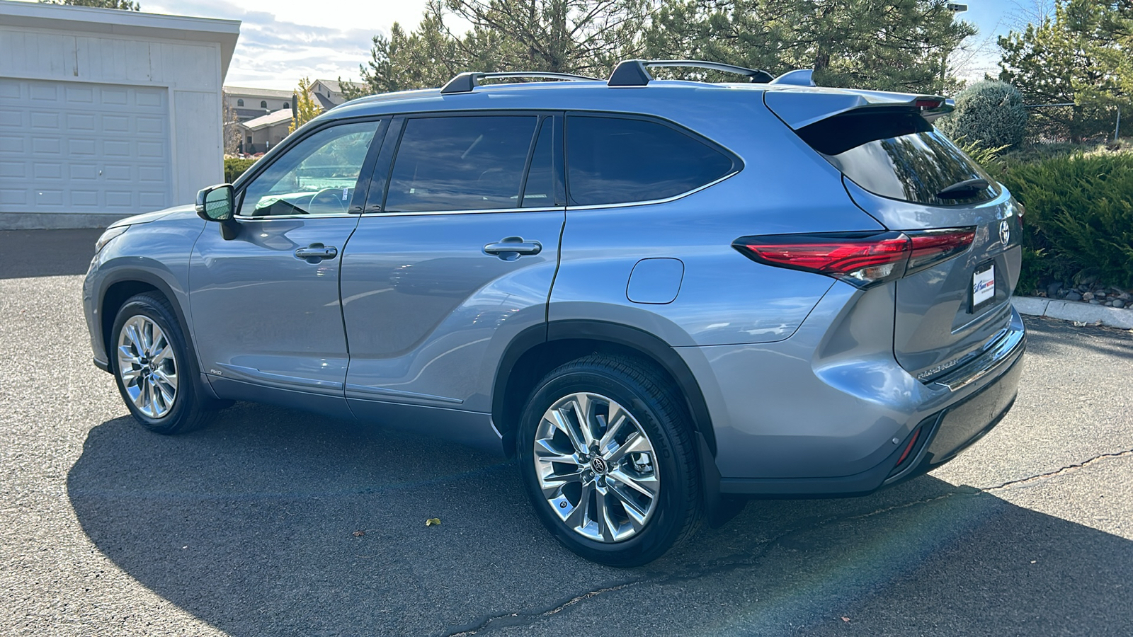 2023 Toyota Highlander Hybrid Limited 9