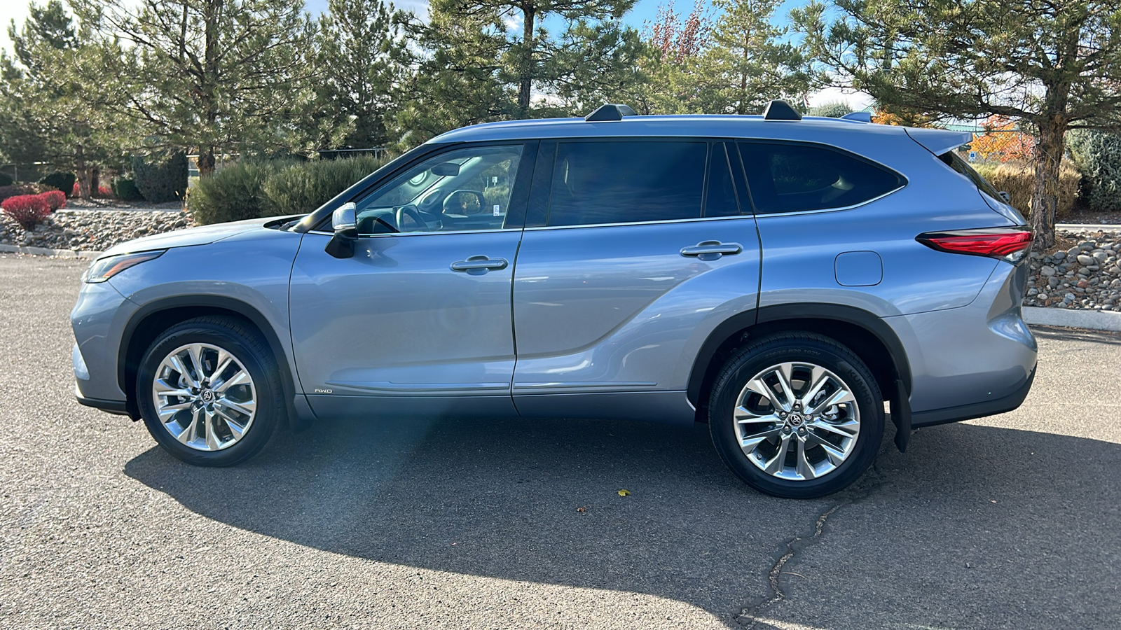 2023 Toyota Highlander Hybrid Limited 10