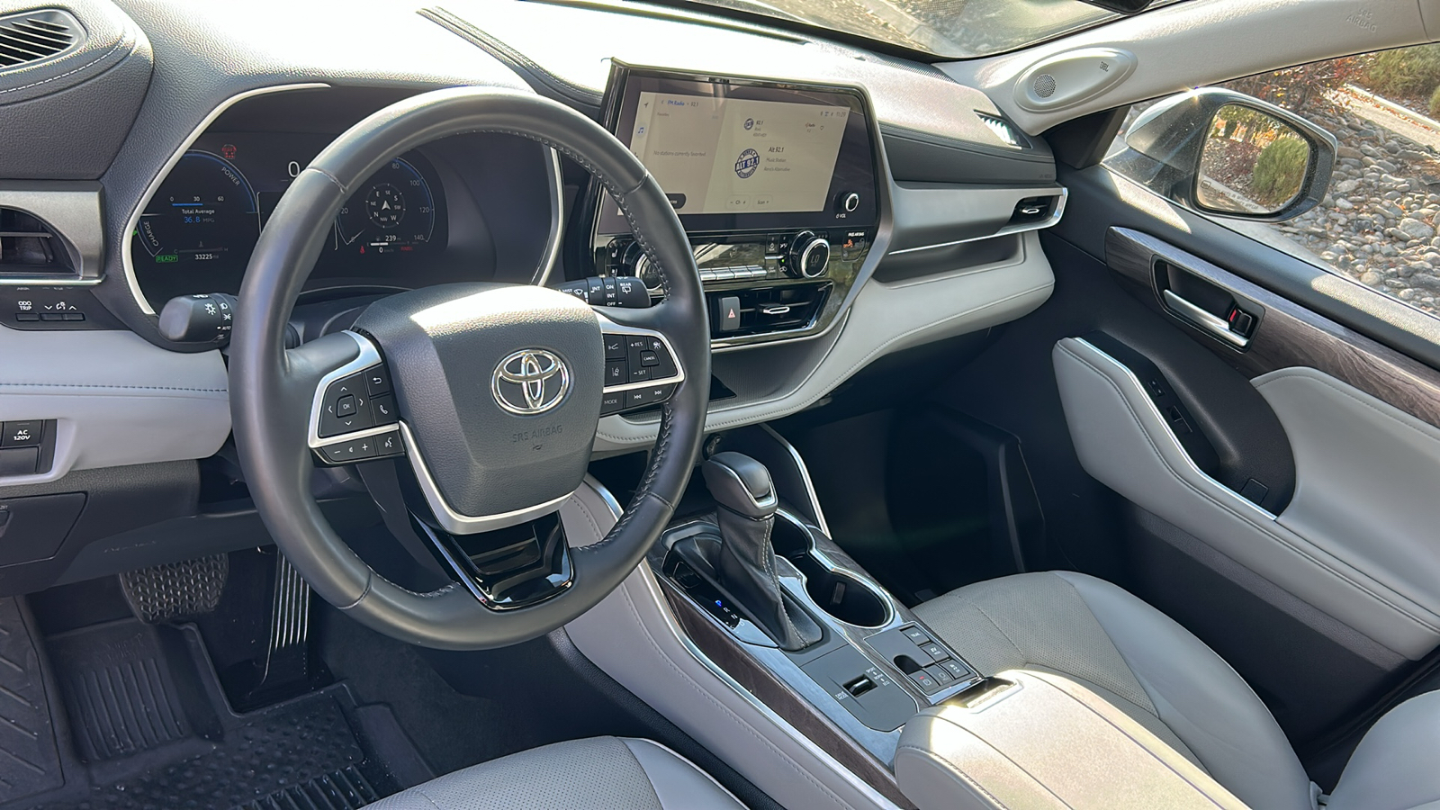 2023 Toyota Highlander Hybrid Limited 11