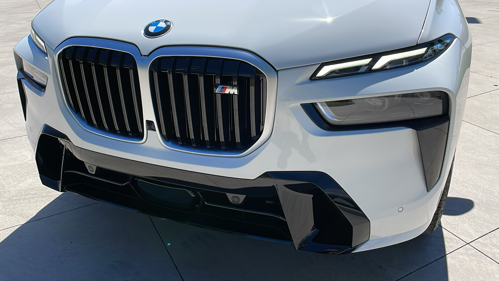 2025 BMW X7 M60i 10