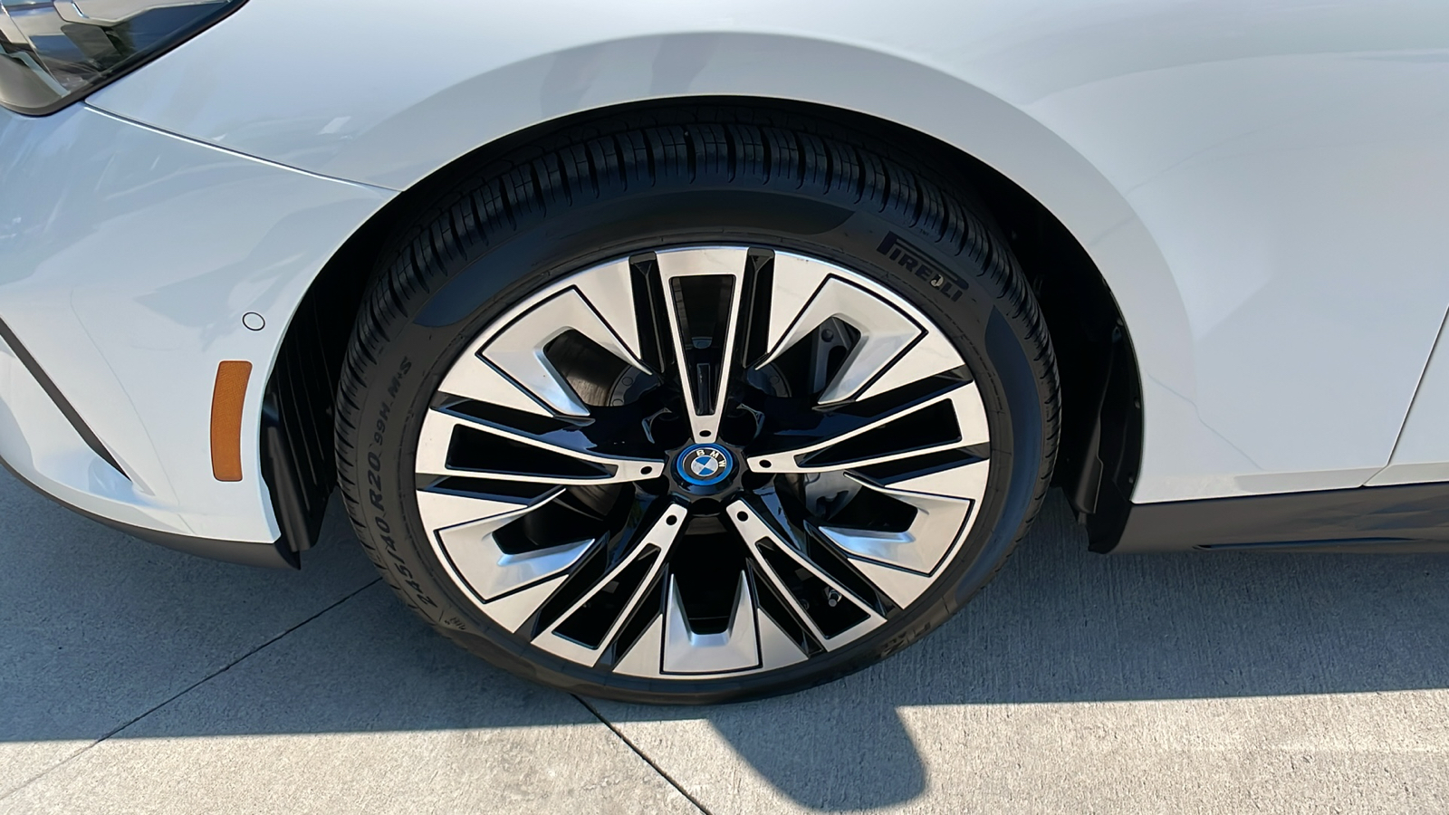 2025 BMW i5 xDrive40 11