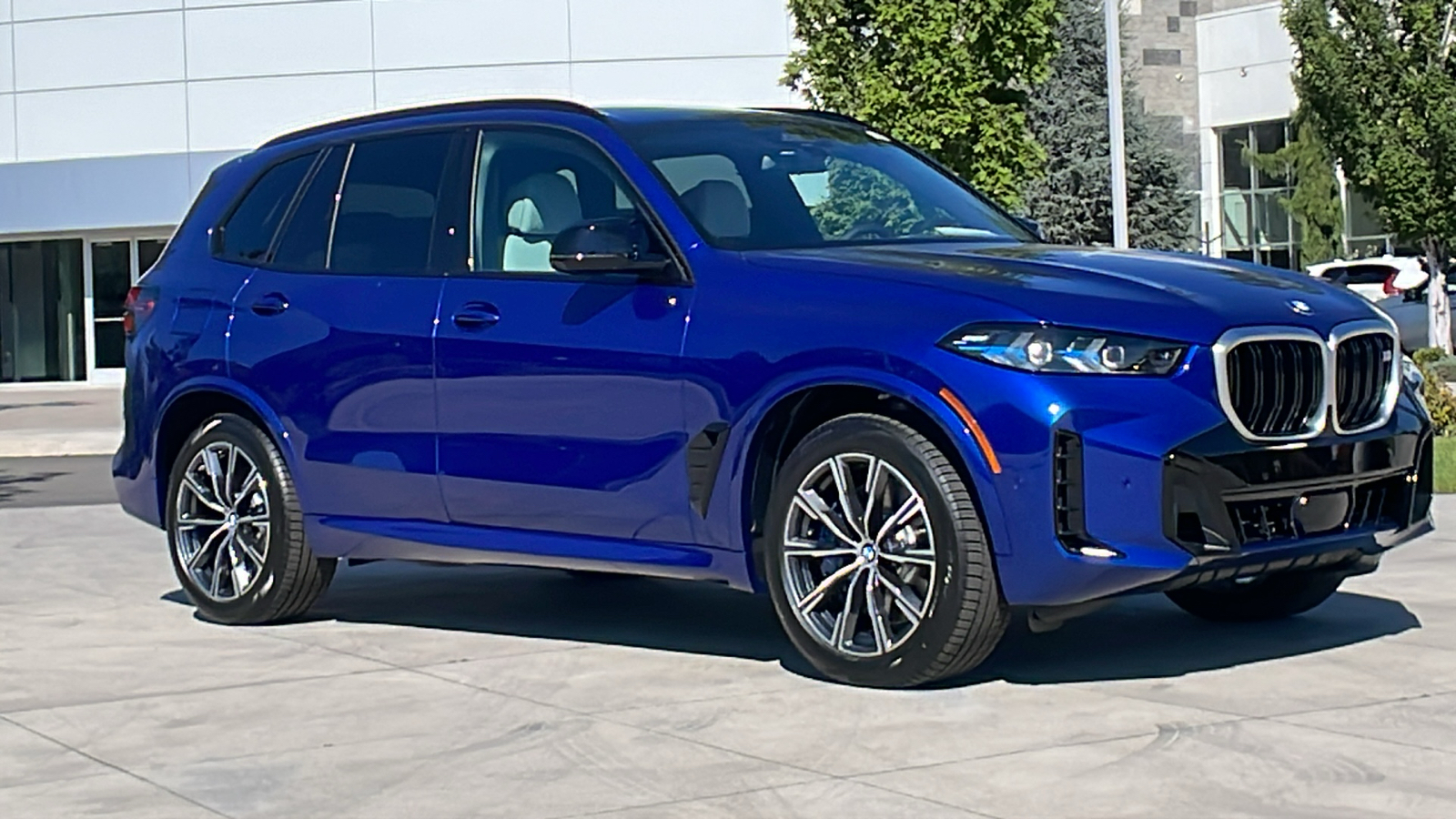 2025 BMW X5 M60i 2