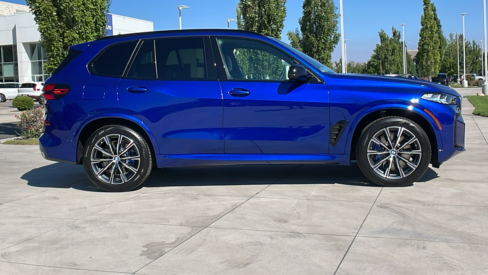 2025 BMW X5 M60i 5