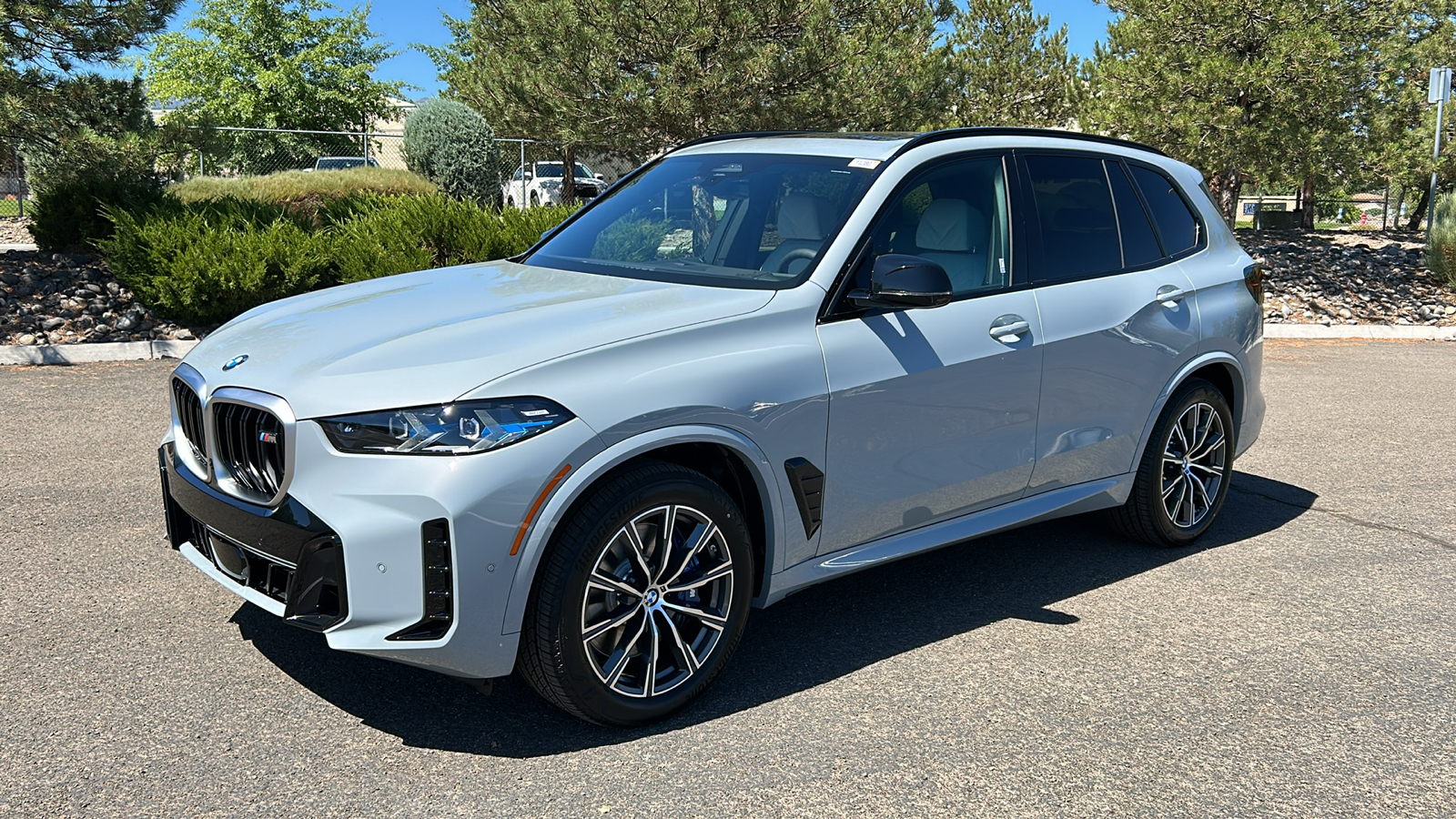 2025 BMW X5 M60i 2